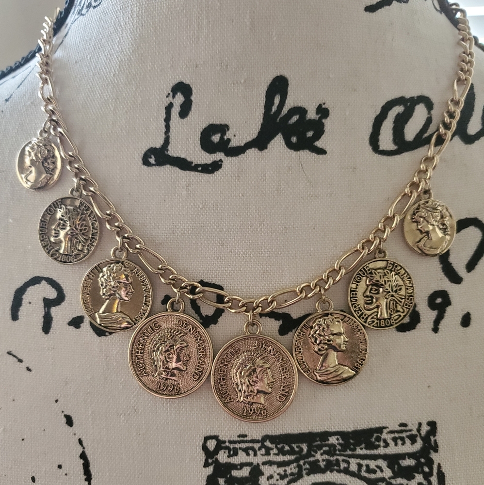 Vintage Gold coin necklace ✨
